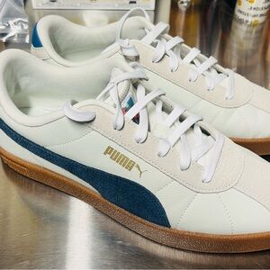 Puma Men's White and Navy Sneakers